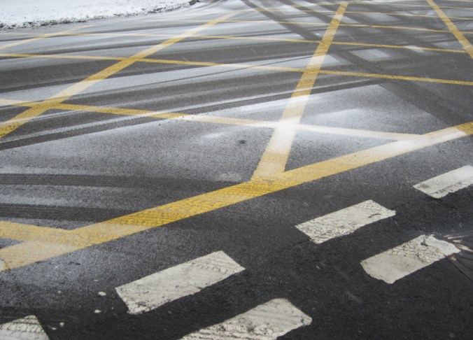 yellowlines_snow1